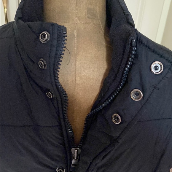 Express Men's Black Puffer Vest - Picture 4 of 8